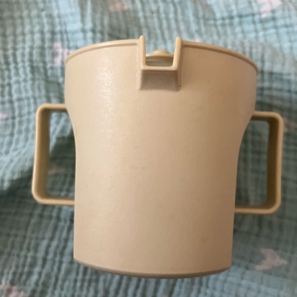 Vintage Tupperware Creamer  1415-15 Push Button Seals Almond Handle